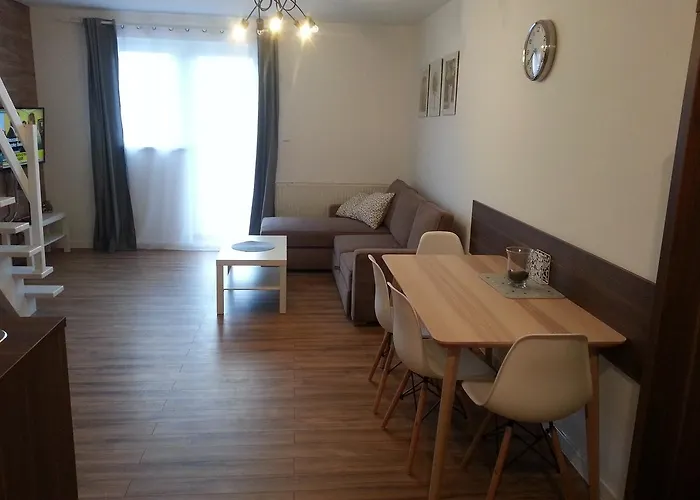 Kolor Restauracja 3* אוסטראון