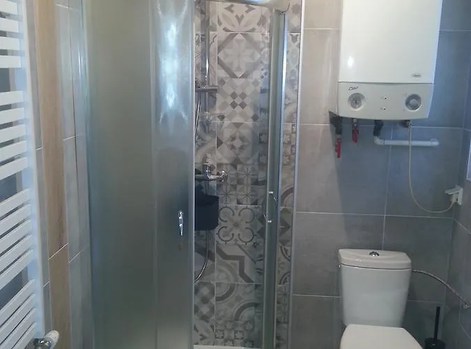 לינה וארוחת בוקר Kolor Restauracja אוסטראון