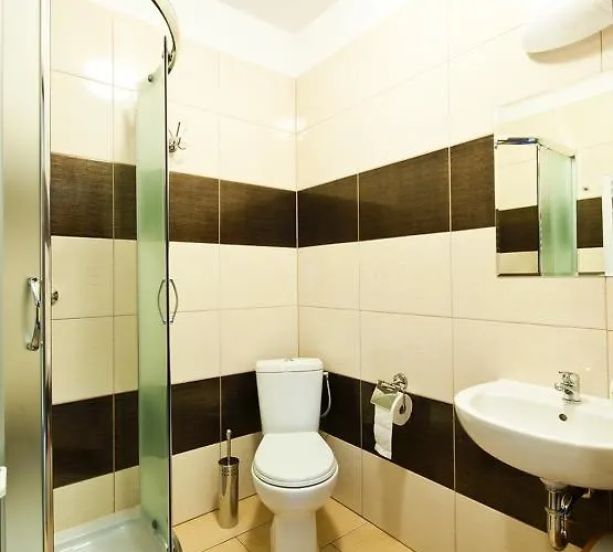 Kolor Restauracja 3* אוסטראון